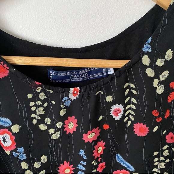 Highness Black Floral Ruffled Blouse cap sleeve size small medium blue red - Picture 3 of 4